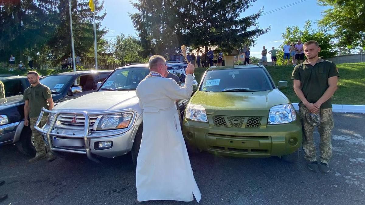 6 автівок та понад 20 тис грн для захисників від Городенківської ТГ 1