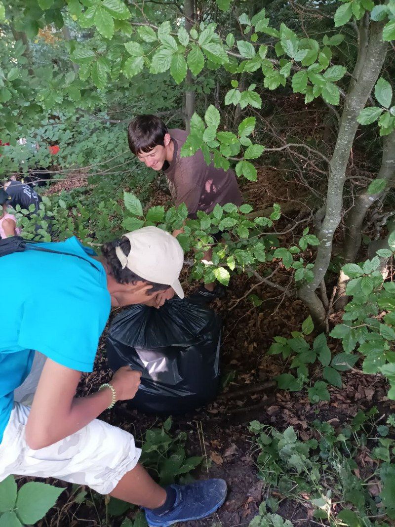 Пів сотні дітей прибирали урочище у Ворохті 1