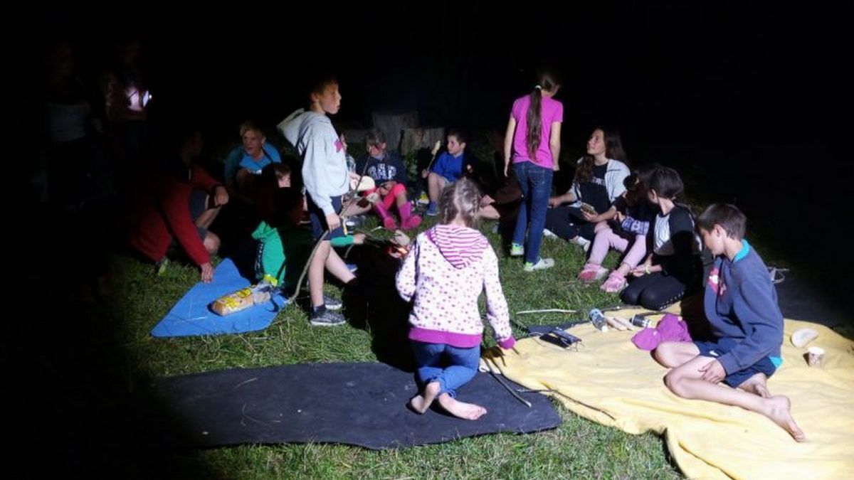 Пів сотні дітей прибирали урочище у Ворохті 2