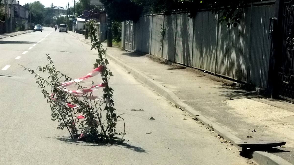 Фото від Vitalii Huliuk Відкритий люк на вул. Моцарта.