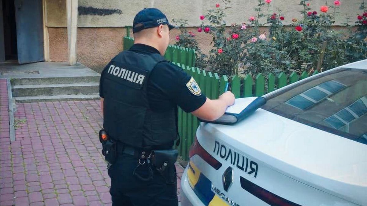 Наніс ножове поранення жінці та доньці і втік | поліцейські спіймали чоловіка 4