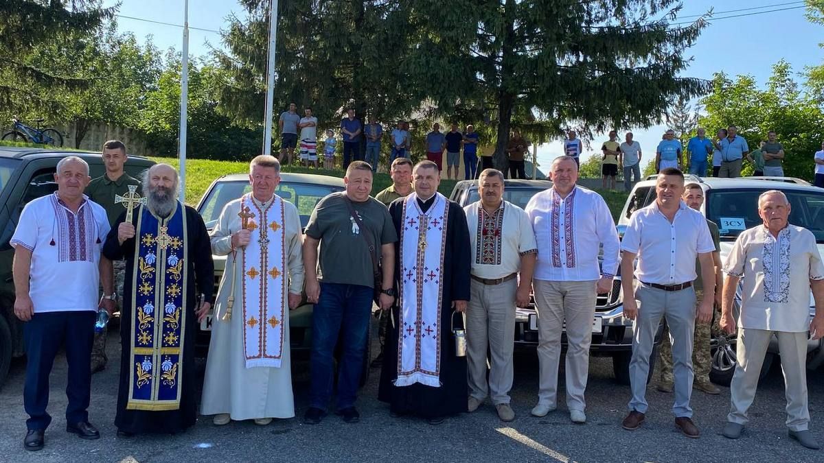 6 автівок та понад 20 тис грн для захисників від Городенківської ТГ 4