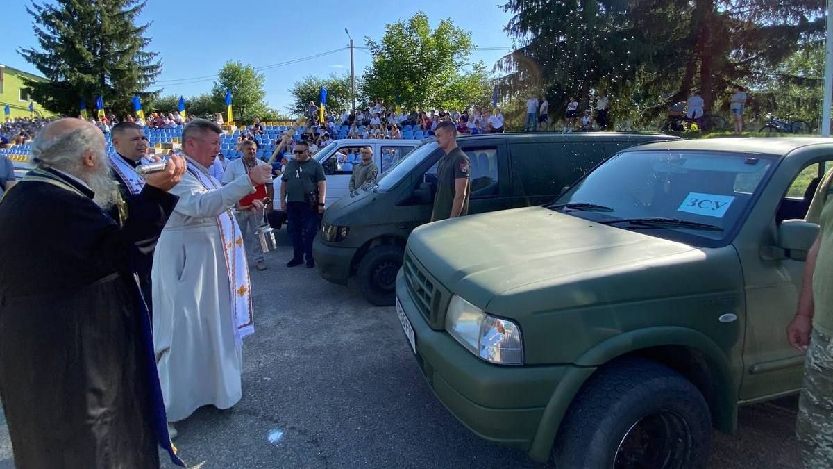 6 автівок та понад 20 тис грн для захисників від Городенківської ТГ 5