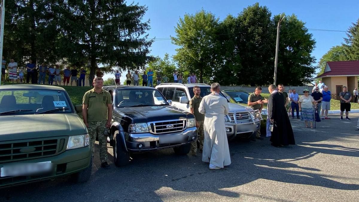 6 автівок та понад 20 тис грн для захисників від Городенківської ТГ 6