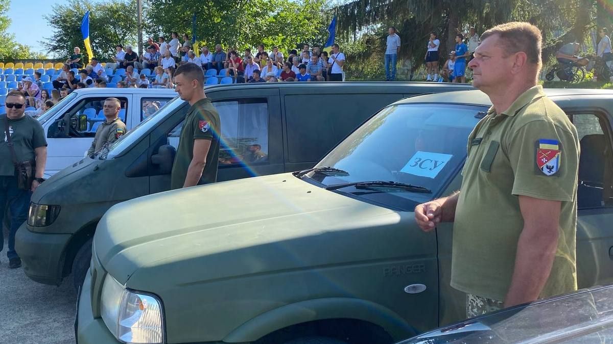 6 автівок та понад 20 тис грн для захисників від Городенківської ТГ 7