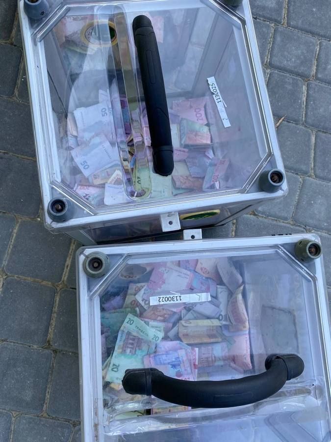 6 автівок та понад 20 тис грн для захисників від Городенківської ТГ 8