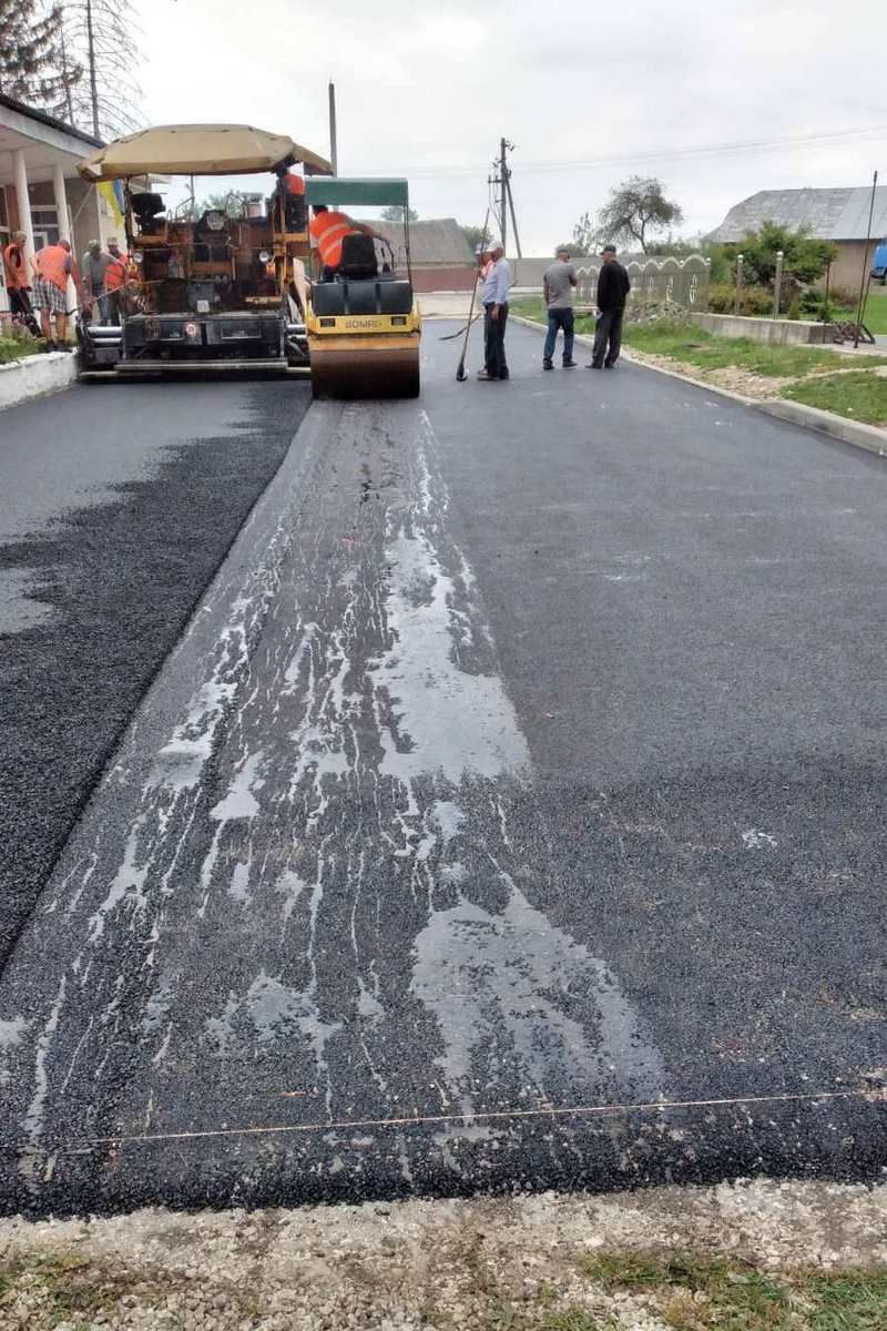 У Котиківці біля Городенки ремонтують дорогу 3