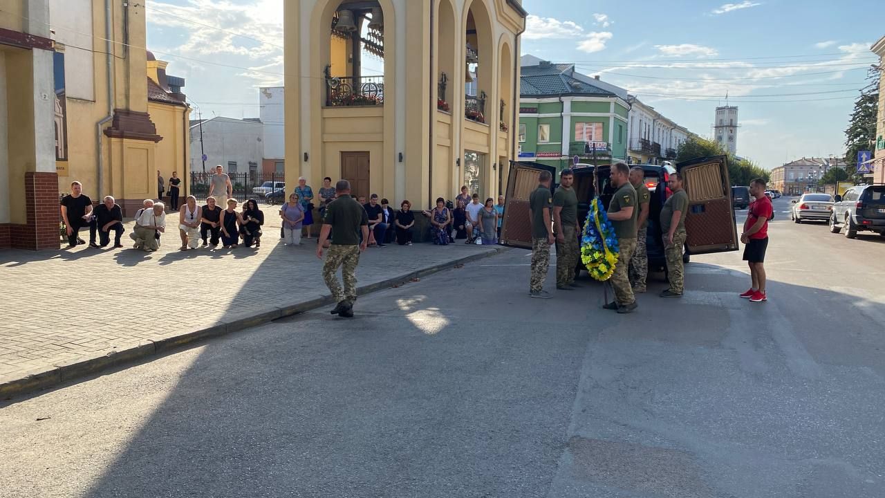 Коломияни зустріли загиблого захисника Олександра Негрича 4