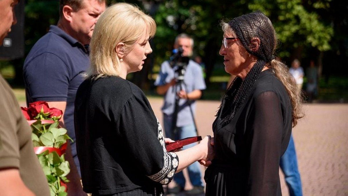 Трьох коломиян нагородили посмертно. Відзнаки отримали їхні діти, матері й дружини 5