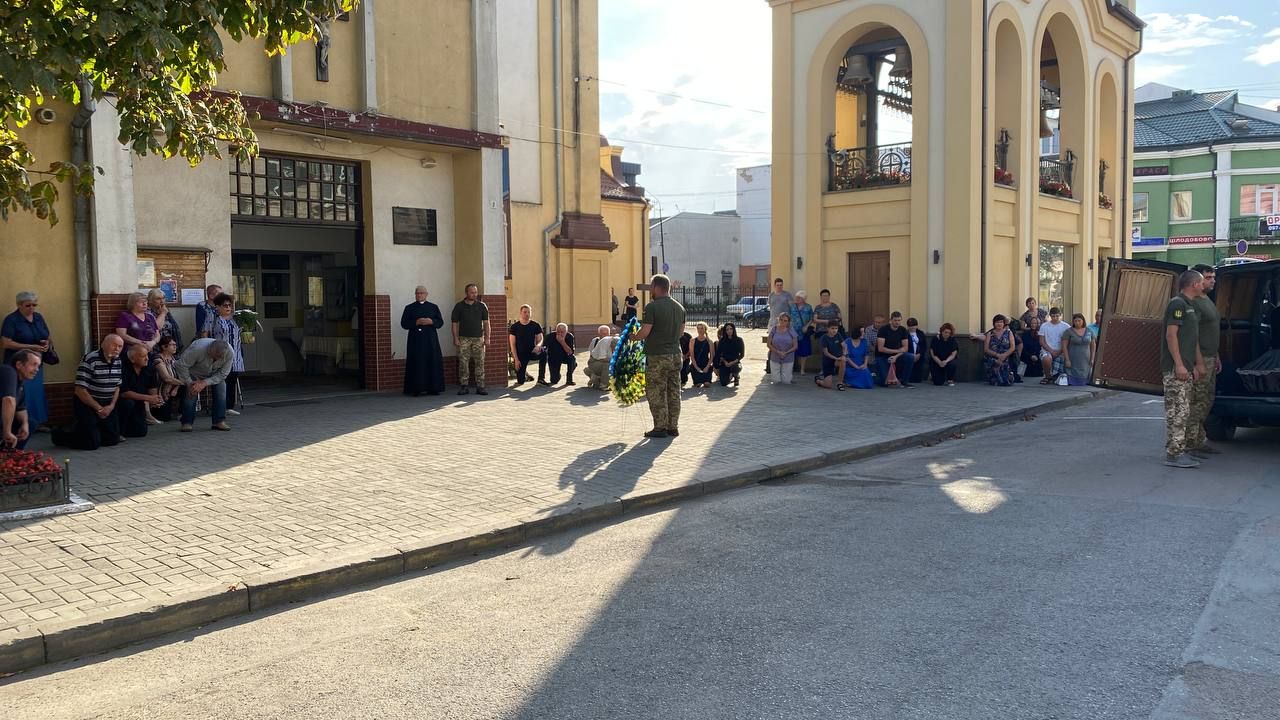 Коломияни зустріли загиблого захисника Олександра Негрича 5