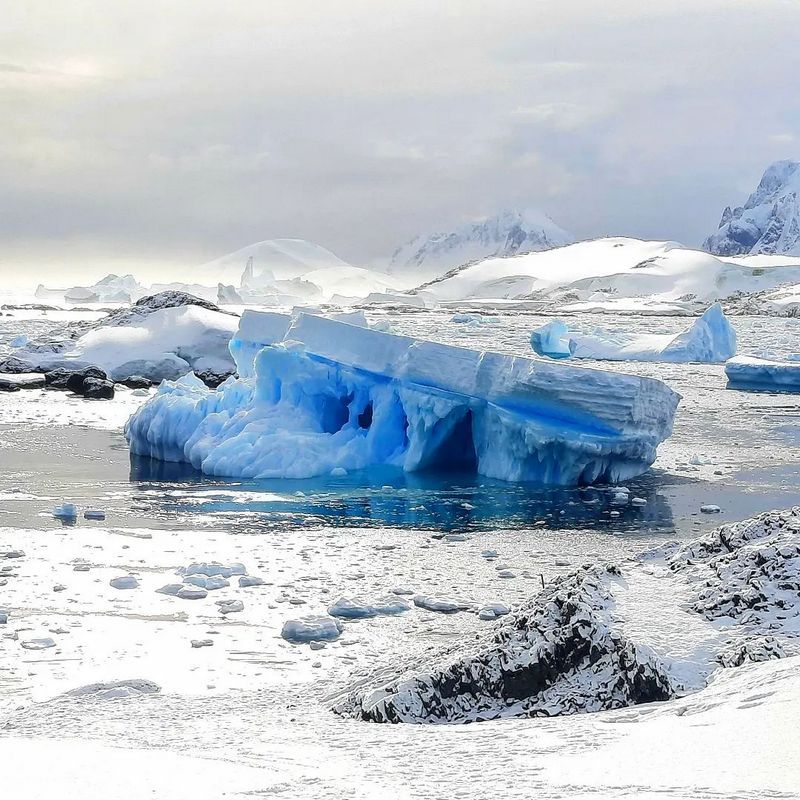 Скільки України в Антарктиді: у День прапора полярники розповіли про кольори на льодовиках 2
