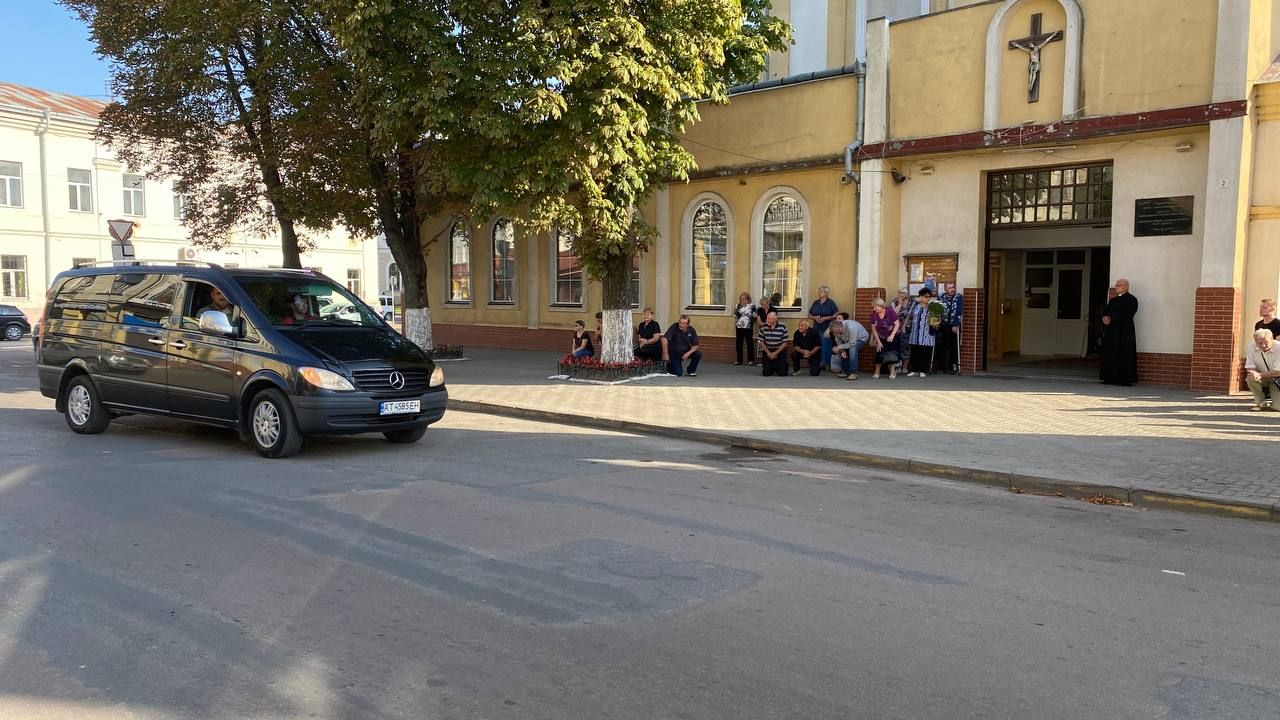 Коломияни зустріли загиблого захисника Олександра Негрича 2