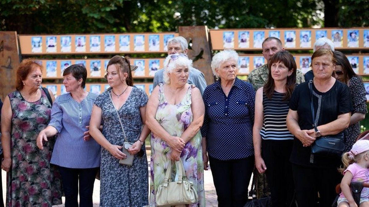 Трьох коломиян нагородили посмертно. Відзнаки отримали їхні діти, матері й дружини 3