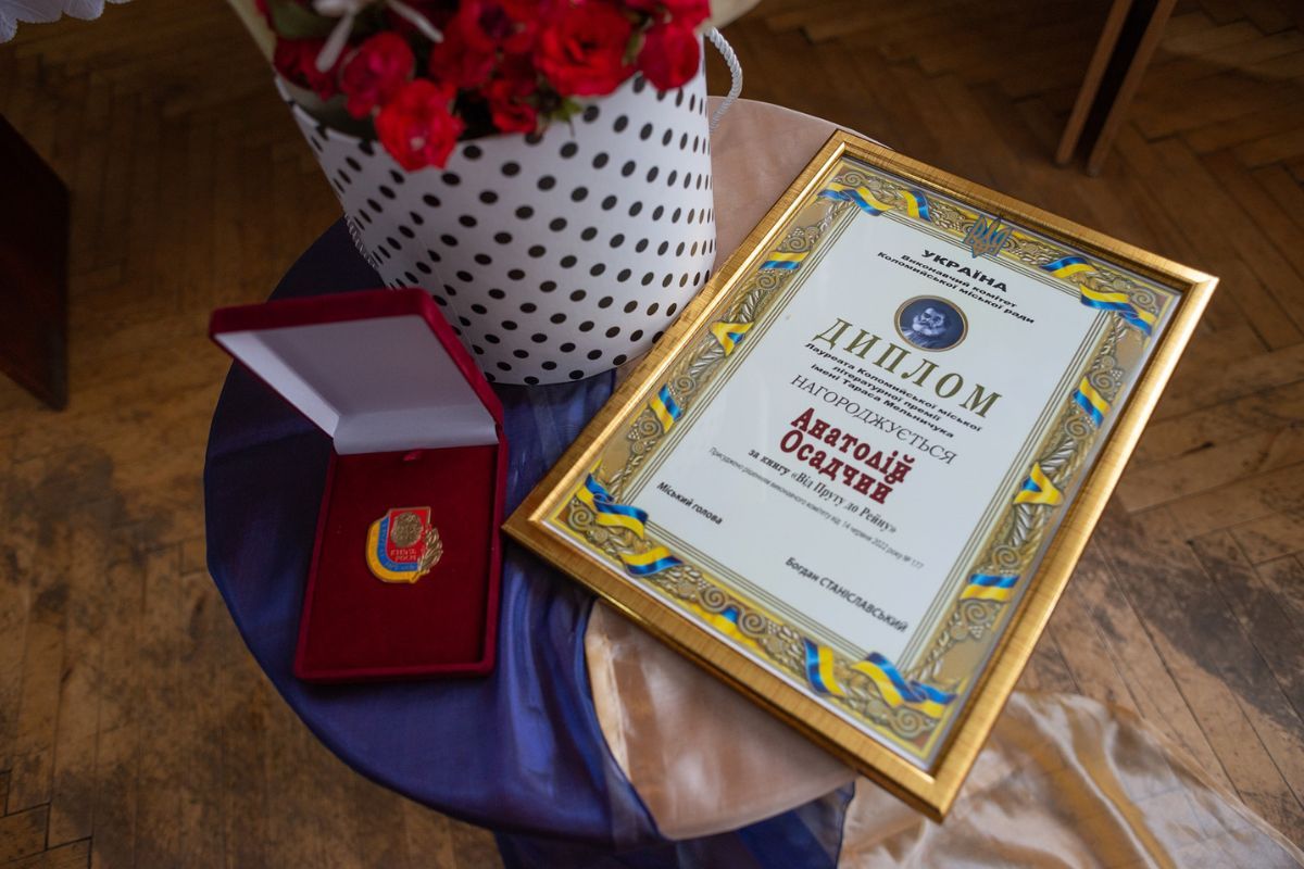 Анатолій Осадчий нагороджений премією Тараса Мельничука 4