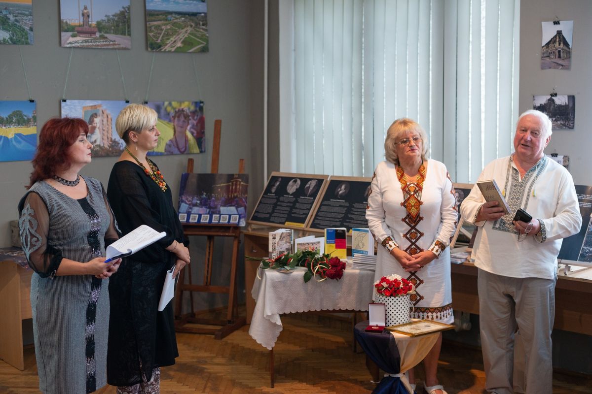 Анатолій Осадчий нагороджений премією Тараса Мельничука 1