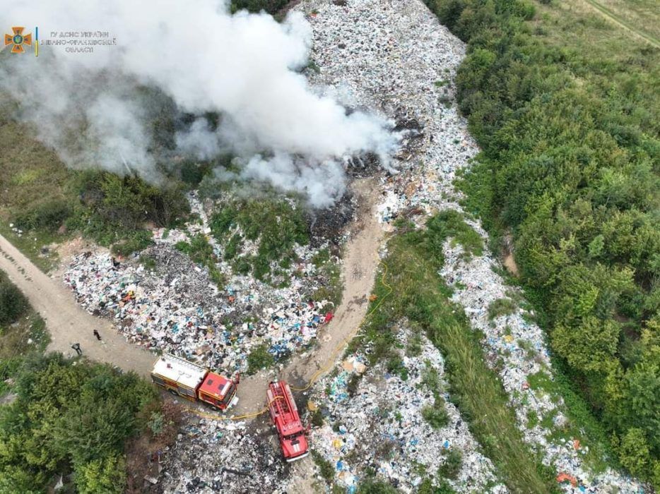 У Ланчині сталася пожежа сміттєзвалища, площею 300 м² 1