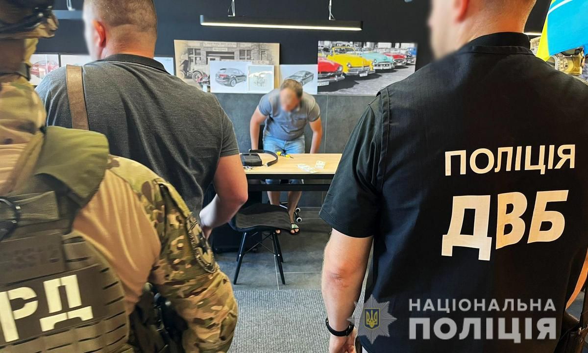 На Прикарпатті благодійний фонд безкоштовно розмитнював авто і продавав їх військовим 1