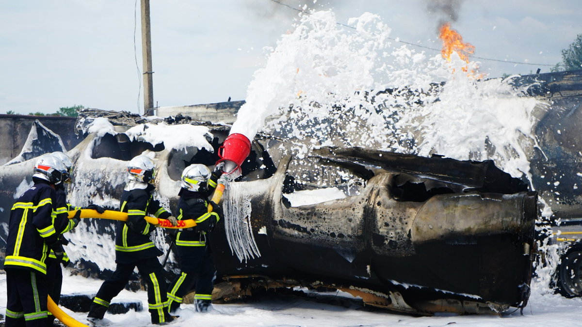 Масштабна пожежа на АЗС у Чернівцях 5
