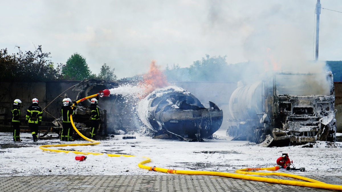 Масштабна пожежа на АЗС у Чернівцях 4