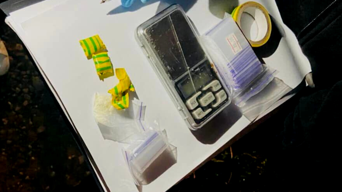 Зловили на гарячому: У Тлумачі затримали наркоторговця 2