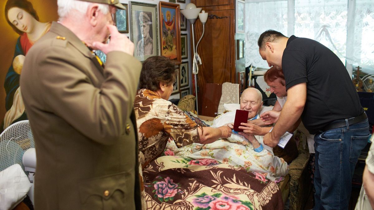 Легендарному сотенному Карпатського краю Мирославу Симчичу вручили ювілейну відзнаку 5