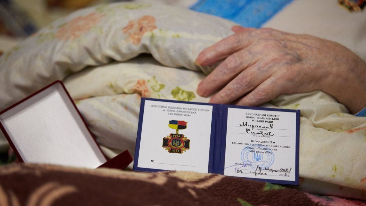 Легендарному сотенному Карпатського краю Мирославу Симчичу вручили ювілейну відзнаку 4