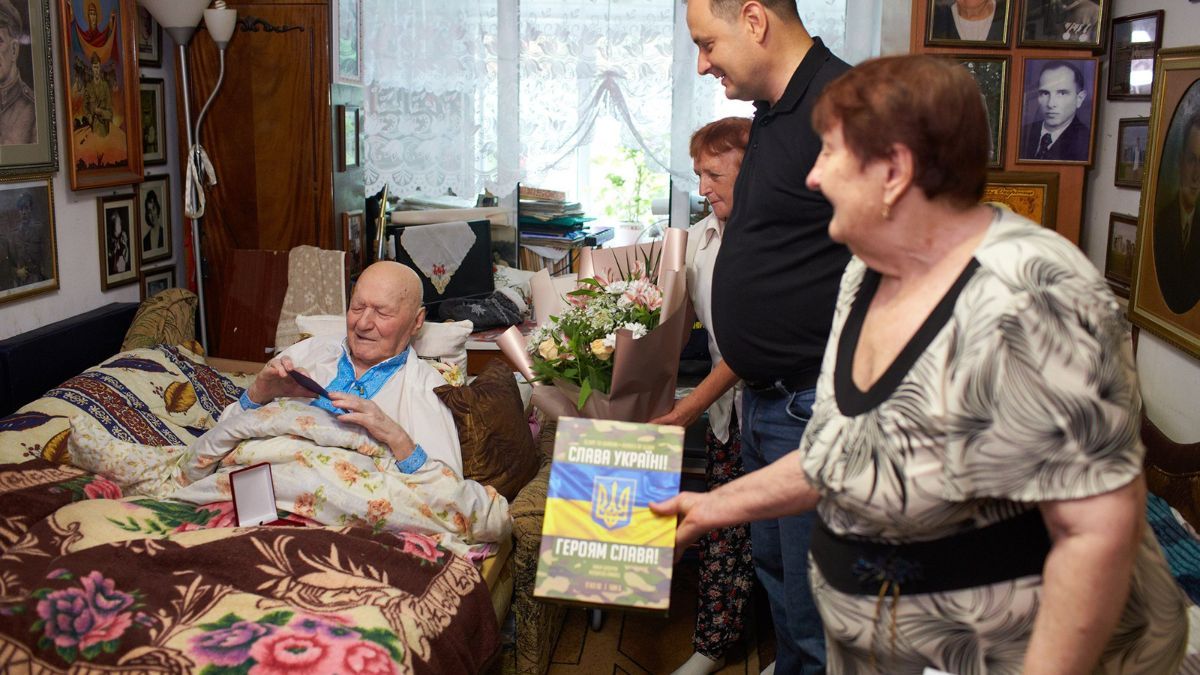 Легендарному сотенному Карпатського краю Мирославу Симчичу вручили ювілейну відзнаку 2