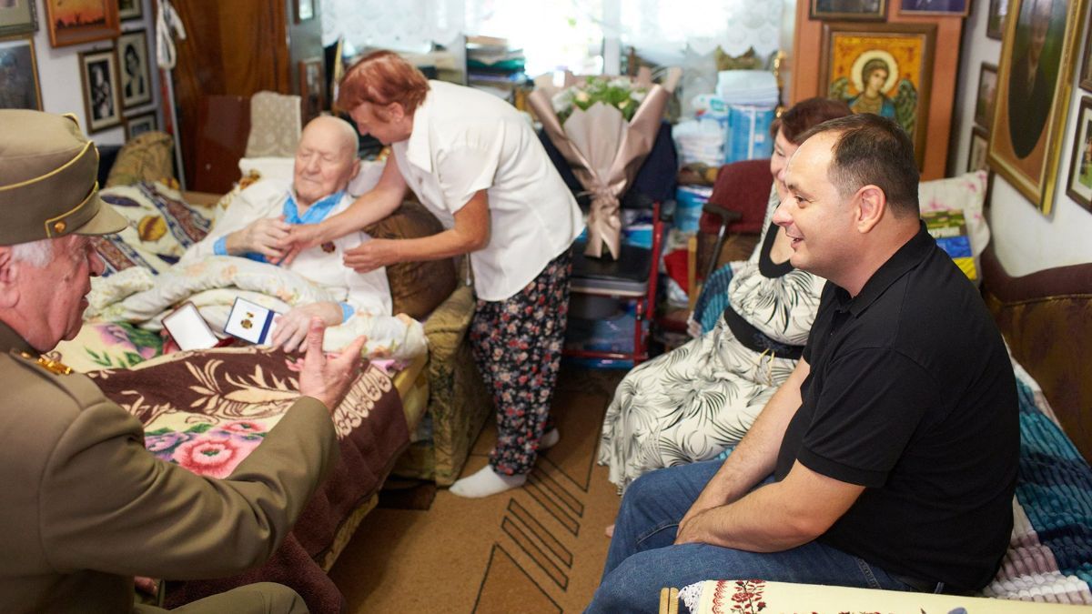 Легендарному сотенному Карпатського краю Мирославу Симчичу вручили ювілейну відзнаку 1