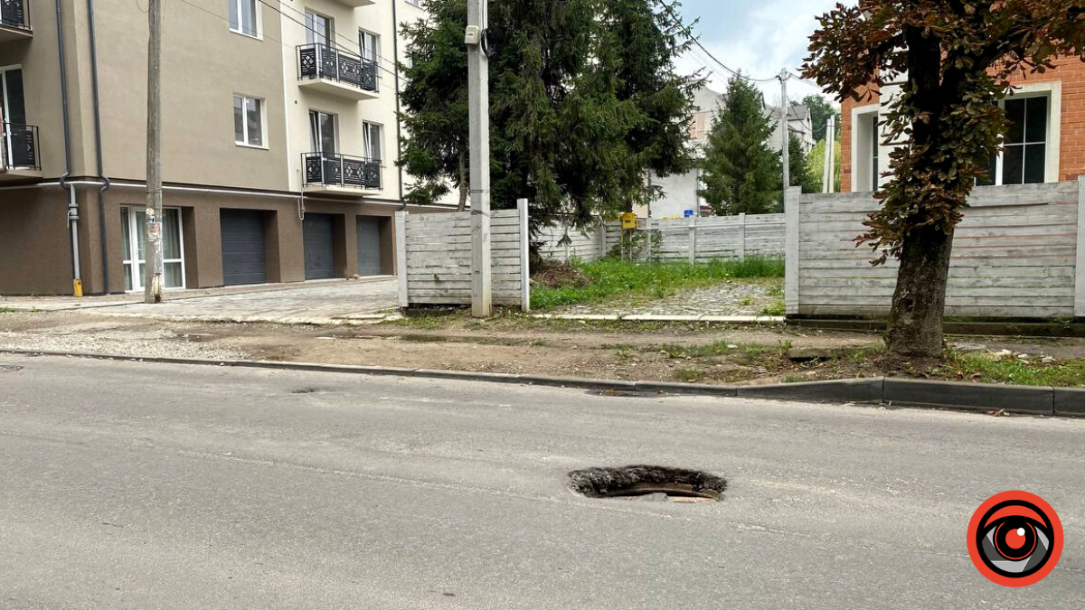 "Тетріс" з люків і не тільки | вулиця Чайковського у Коломиї