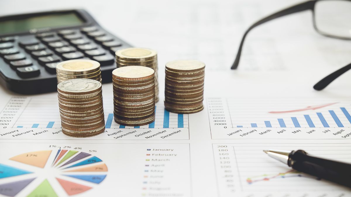 Імпорт валюти подорожчає на 10% через новий податок