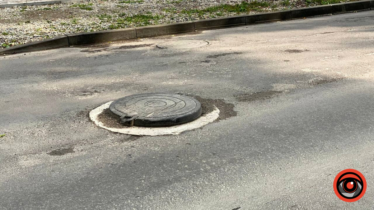 "Тетріс" з люків і не тільки | вулиця Чайковського у Коломиї 5