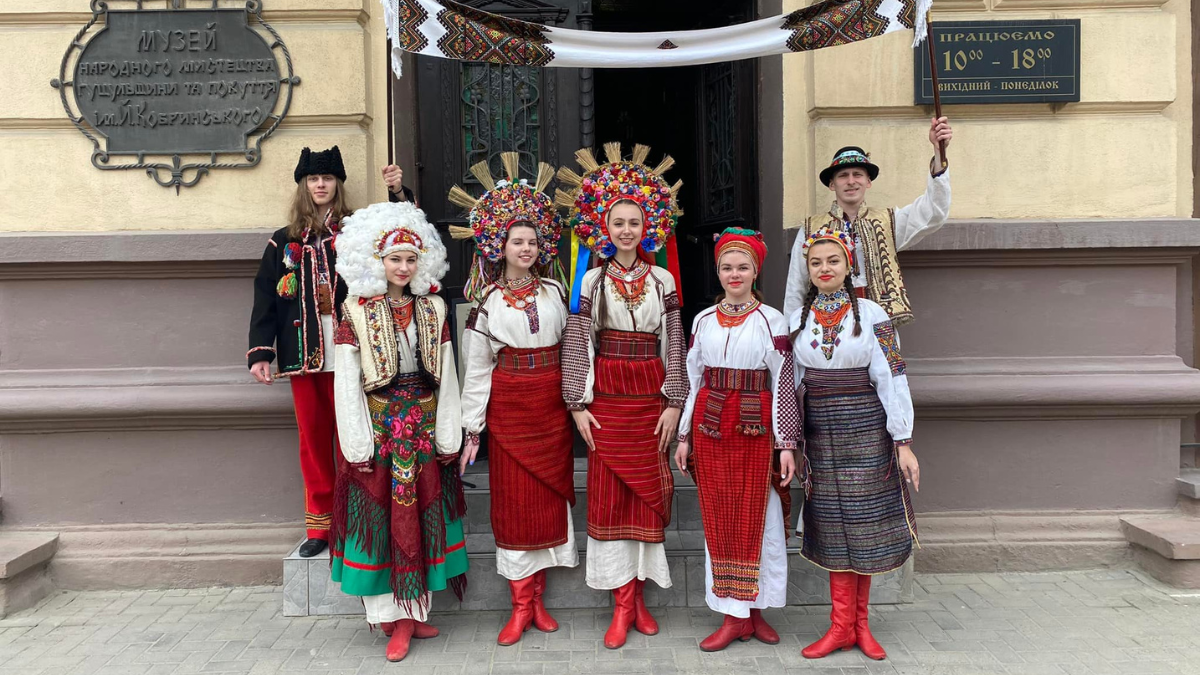 Гуртки народного танцю проводять набір дітей 3