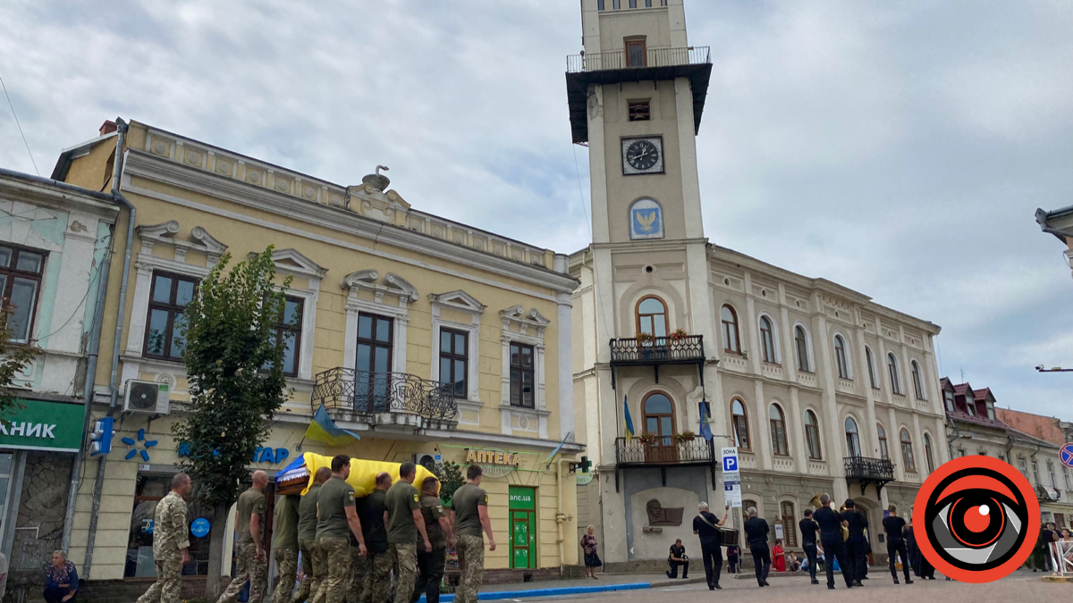 Коломия попрощалася з Героєм Сергієм Ніньовським