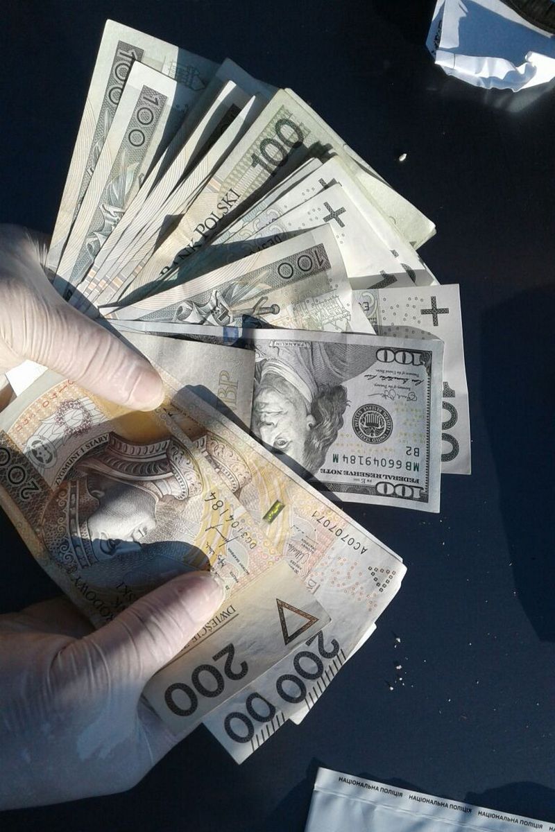 Запропонували поворожити і обікрали: на Прикарпатті затримали жінок-ромок 1