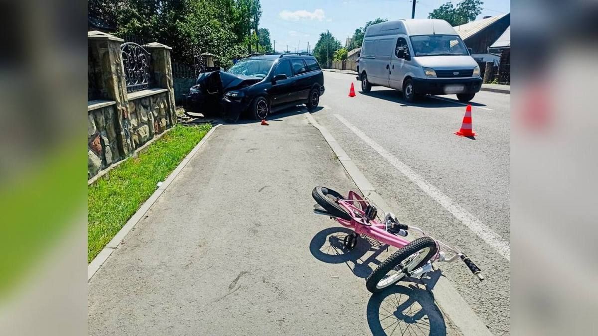 Автомобіль наїхав на 7-річну дівчинку-велосипедистку