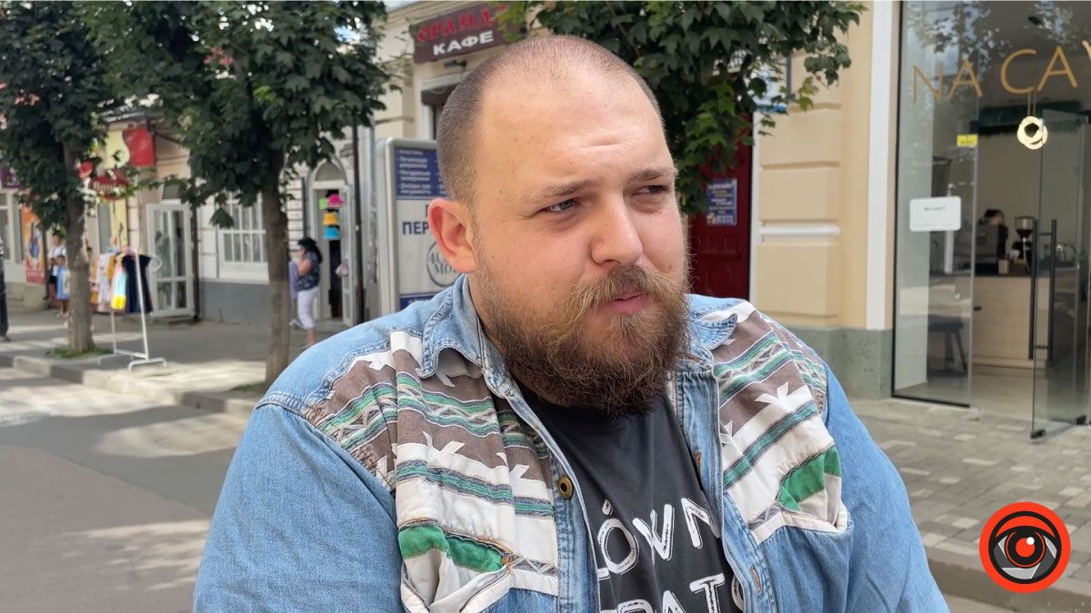 Чи йдуть батьки з дітьми в укриття під час тривоги: опитування на вулицях Коломиї