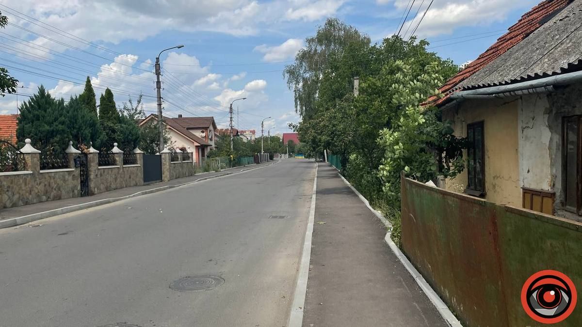 Бур'ян переміг асфальт: скільки Коломиї обійшовся ремонт вул. Винниченка 1