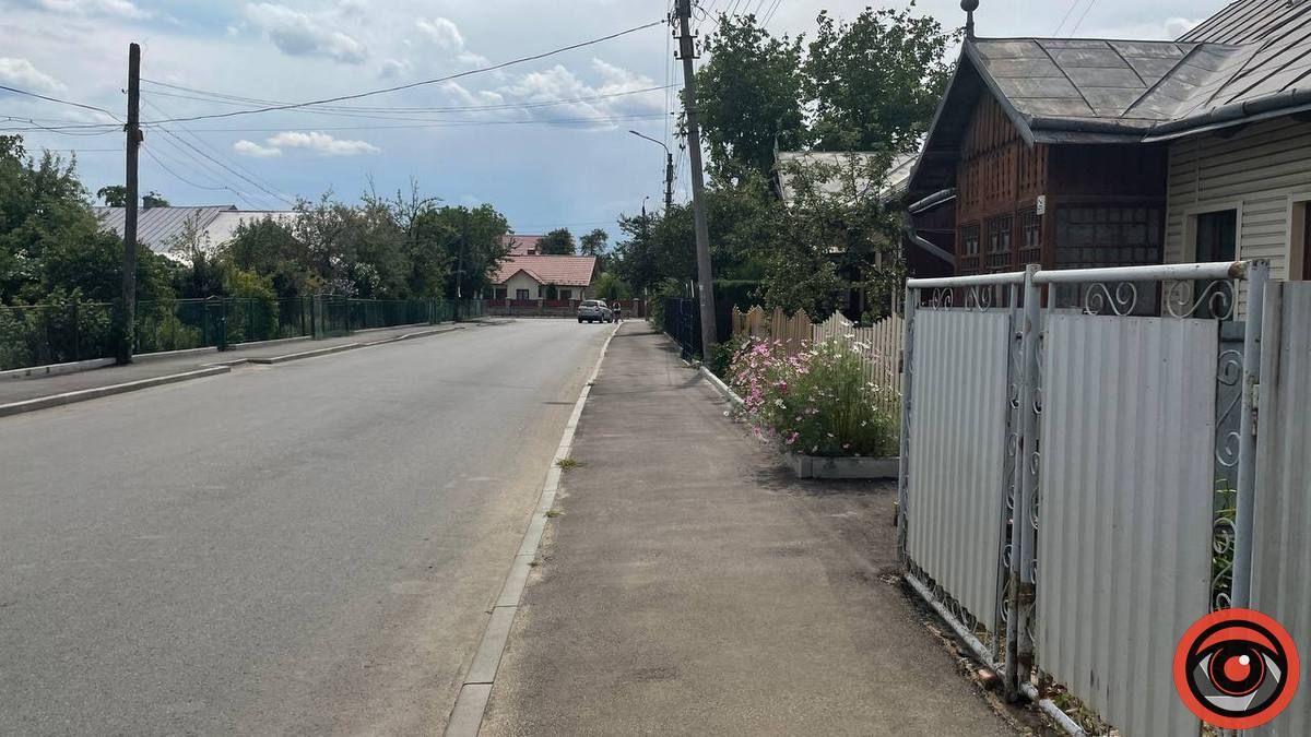 Бур'ян переміг асфальт: скільки Коломиї обійшовся ремонт вул. Винниченка 13