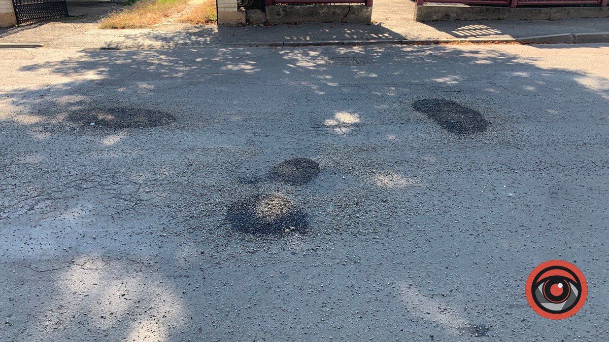 У Коломиї на вулиці Петлюри латають дорогу 2