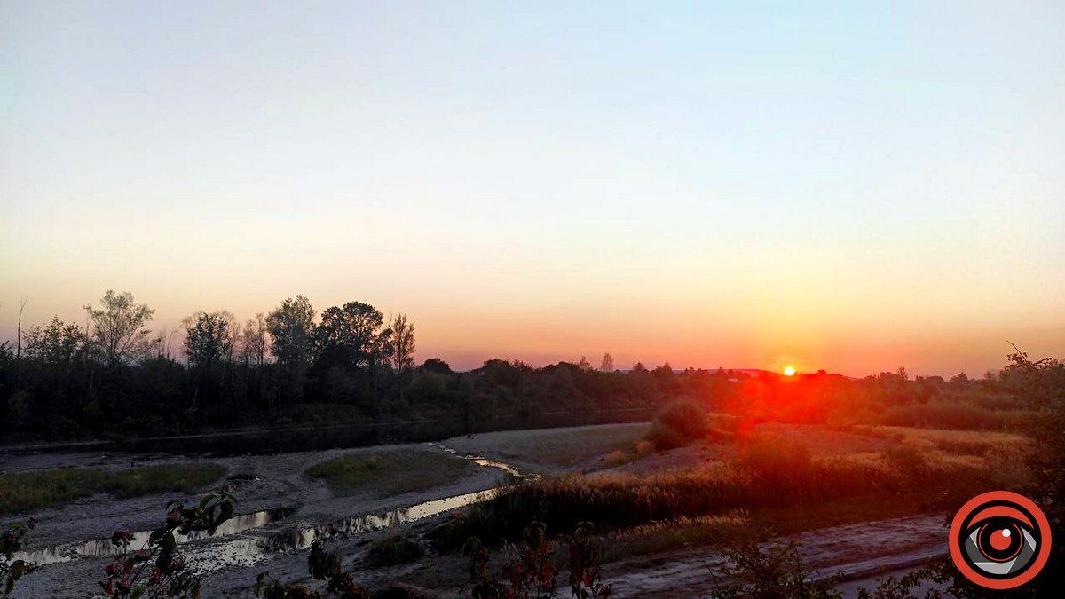 Помаранчеве завершення п'ятниці: захід сонця на Пруті 12