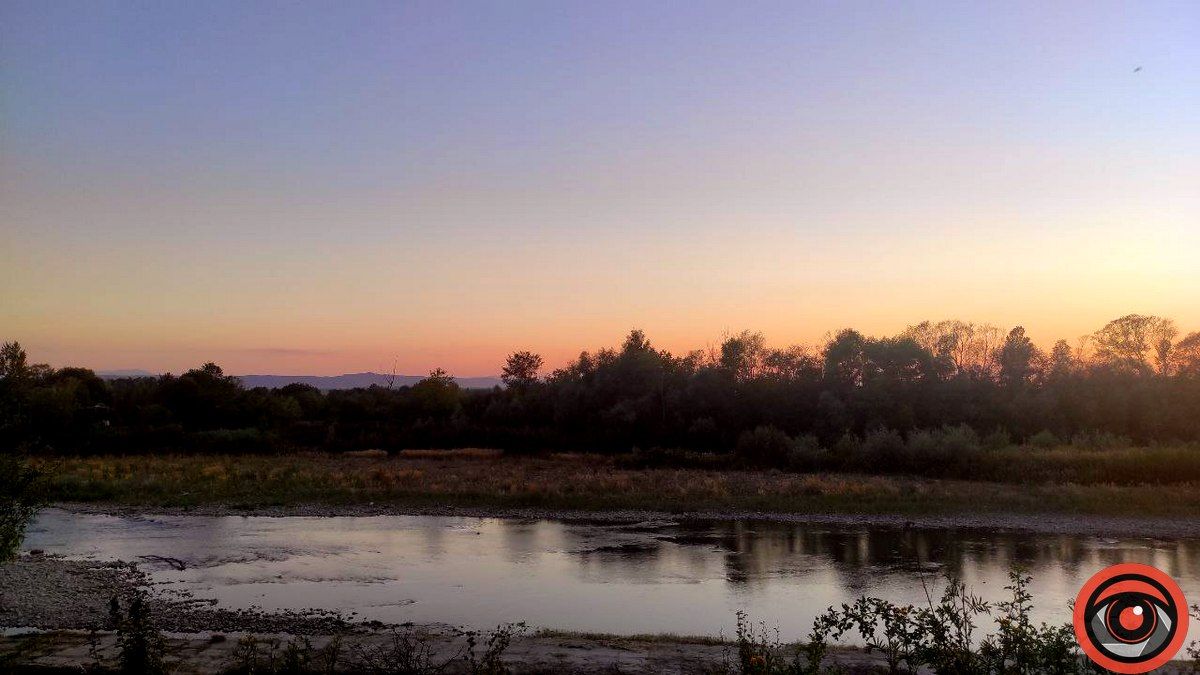 Помаранчеве завершення п'ятниці: захід сонця на Пруті 7