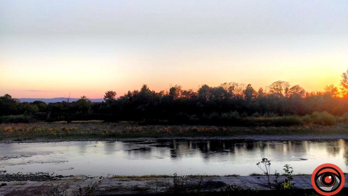 Помаранчеве завершення п'ятниці: захід сонця на Пруті 6