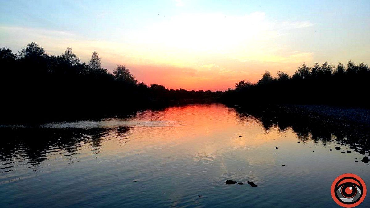 Помаранчеве завершення п'ятниці: захід сонця на Пруті 9