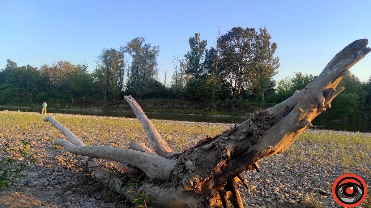 Помаранчеве завершення п'ятниці: захід сонця на Пруті 1