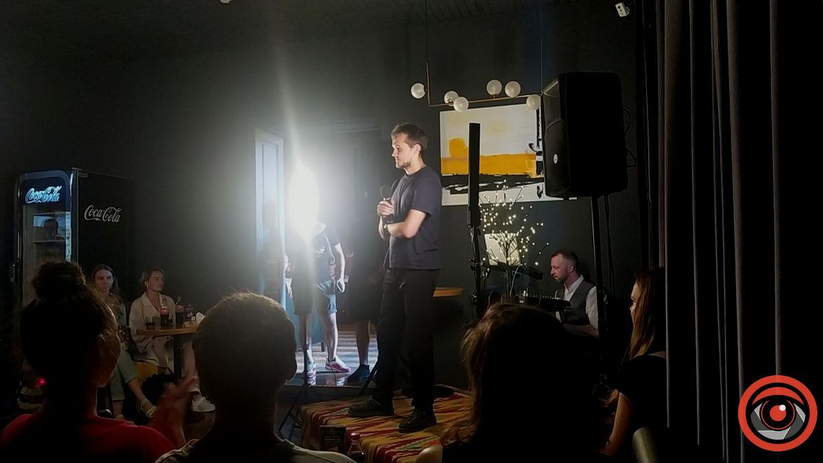 На вечері стендапу зібрали кошти на амуніцію захисникам 4