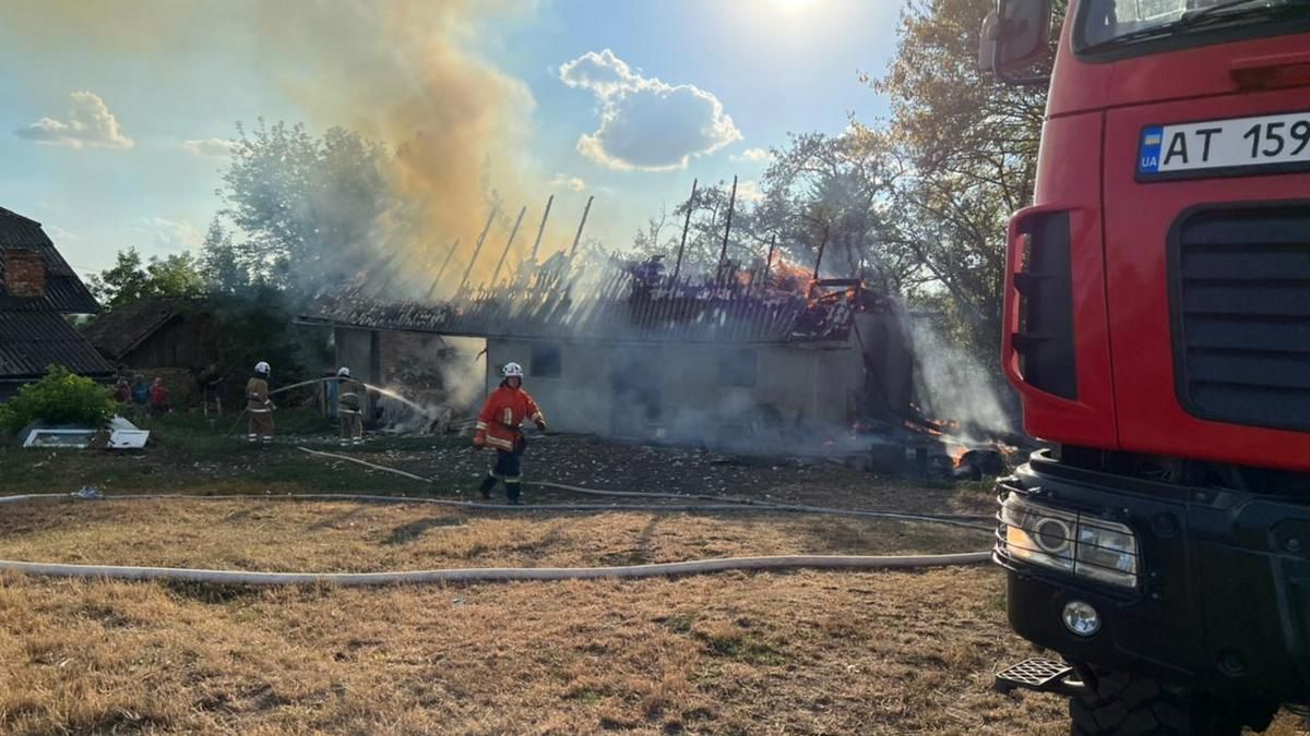 У селі Тишківці горіла господарська будівля 2
