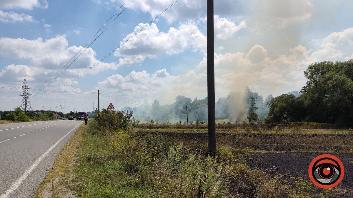 У Коломиї вогнеборці гасили підпали сухої трави