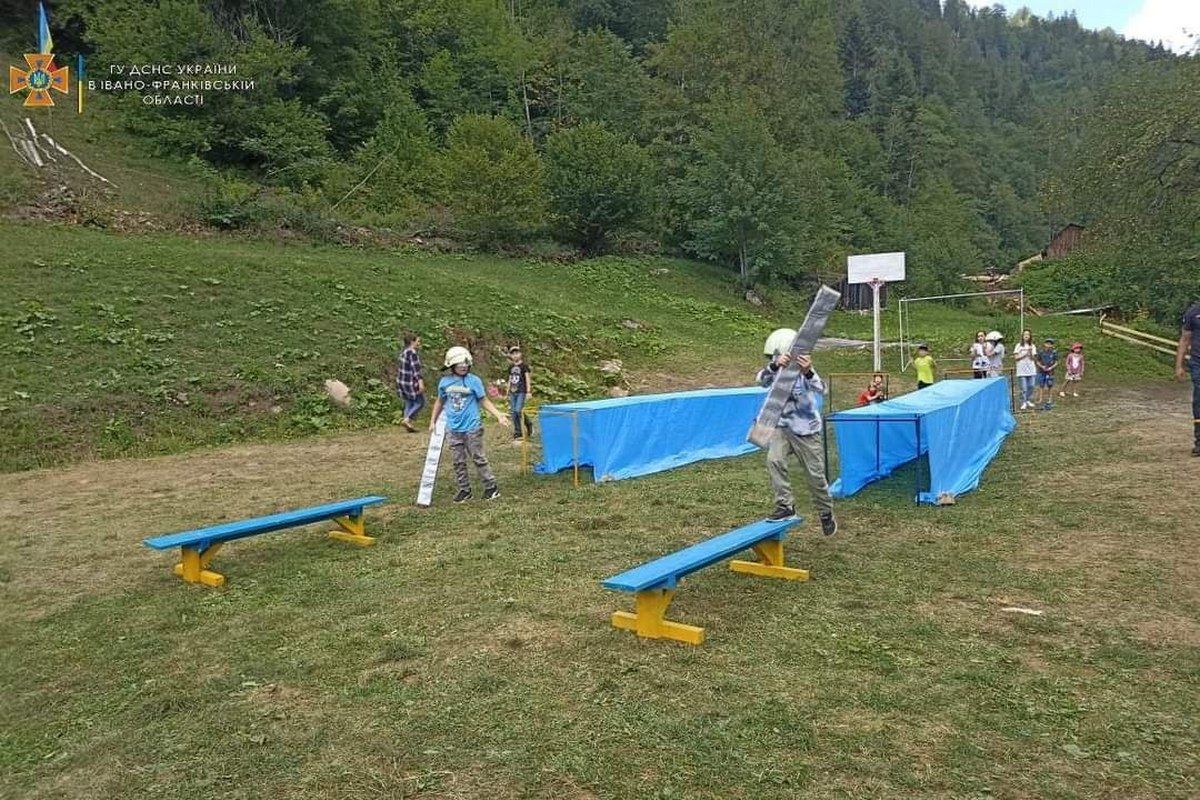Дітвора Верховини пройшла випробування справжніх пожежних 3