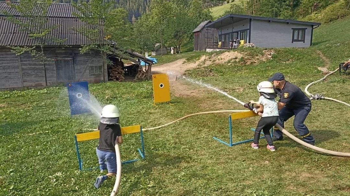Дітвора Верховини пройшла випробування справжніх пожежних 2
