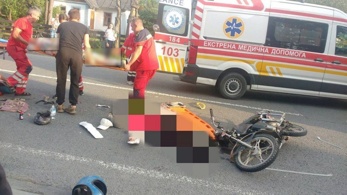 ДТП у Татарові - двоє мотоциклістів постраждали 3